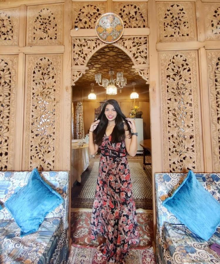 Exotic Young Shreen Houseboat Hotel Srīnagar Екстериор снимка