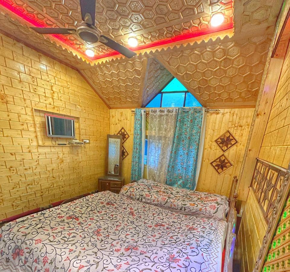 Exotic Young Shreen Houseboat Hotel Srīnagar Екстериор снимка