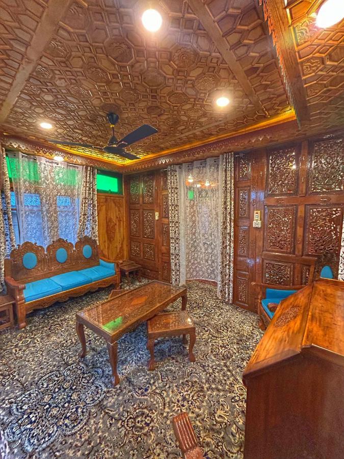 Exotic Young Shreen Houseboat Srīnagar Екстериор снимка